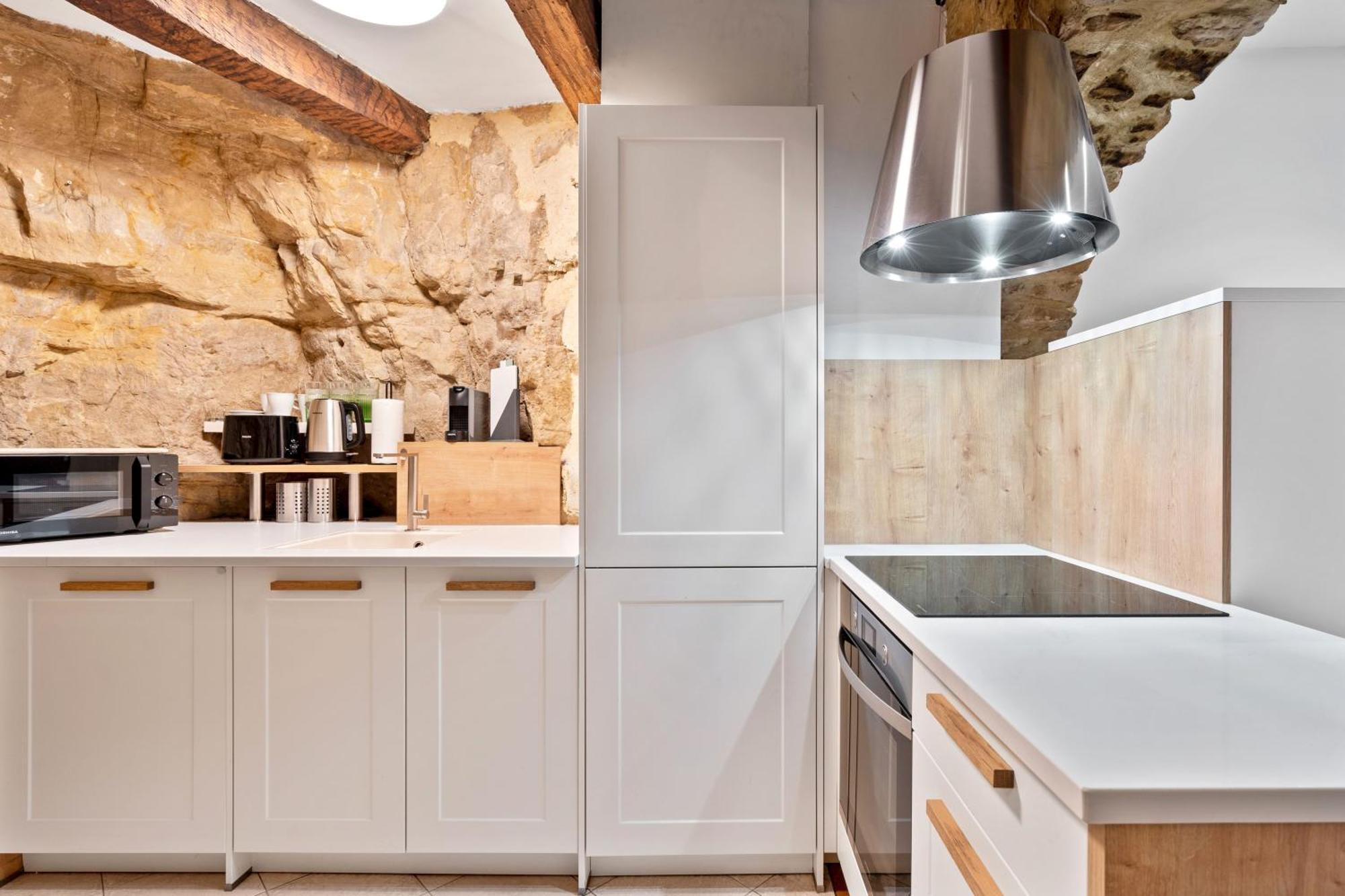 Апартаменты Cozy With Smart Tv, Elevator & Equipped Kitchen *